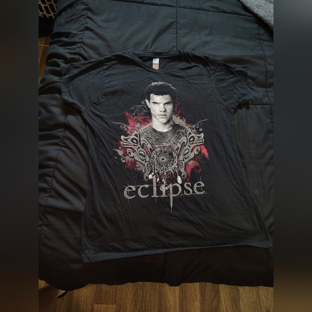 Gildan Black Eclipse Graphic Tee